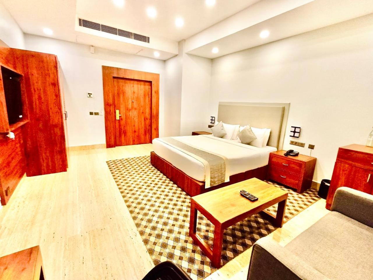 Seven Hills Hotel Purî Extérieur photo